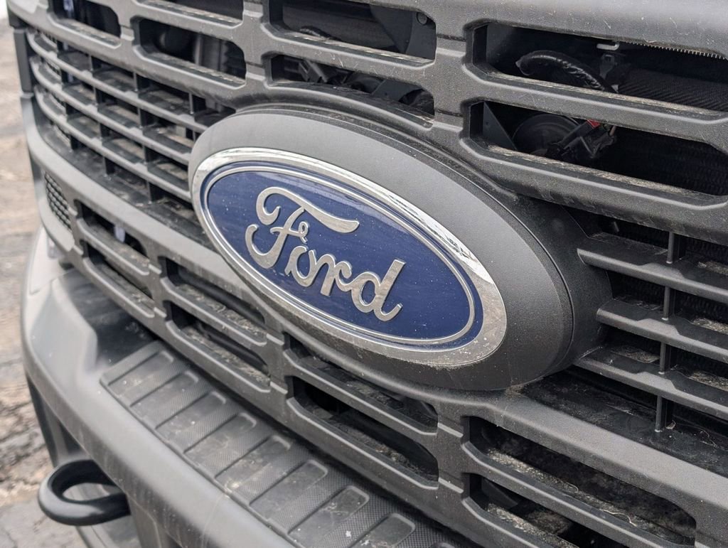 New 2025 Ford F550 4x4 Regular Cab Super Duty image 13