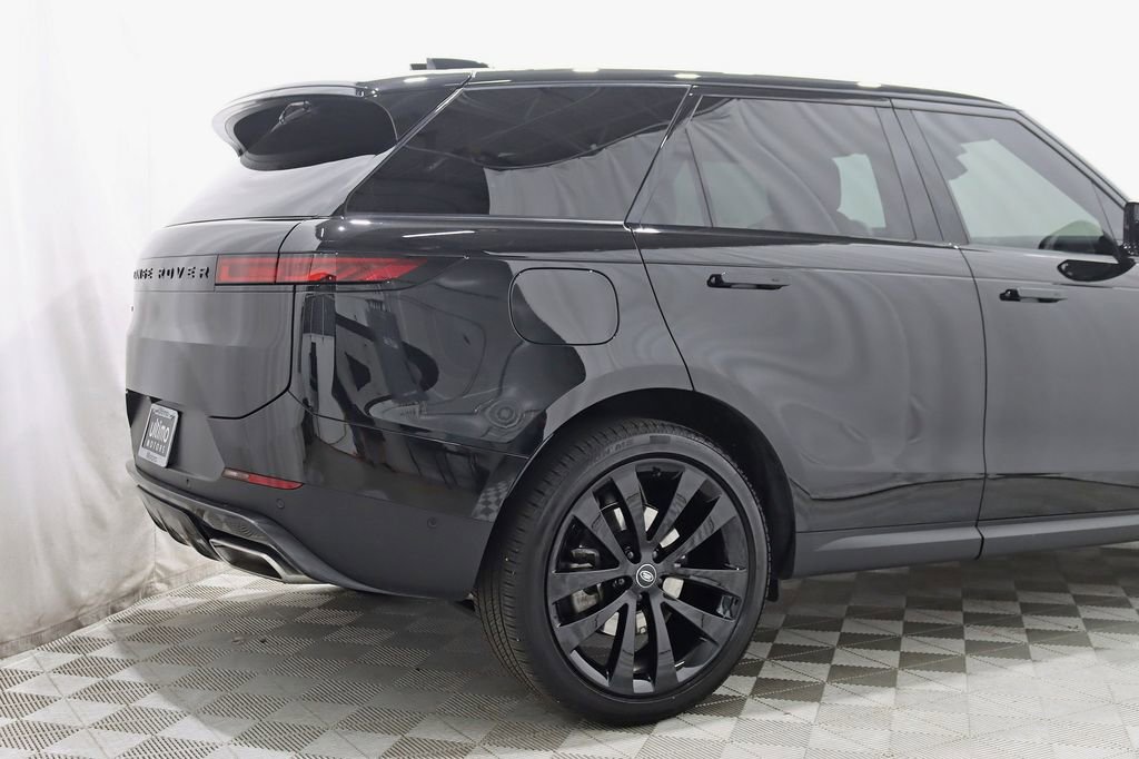 Used 2025 Land Rover Range Rover Sport SE AWD/4WD image 9