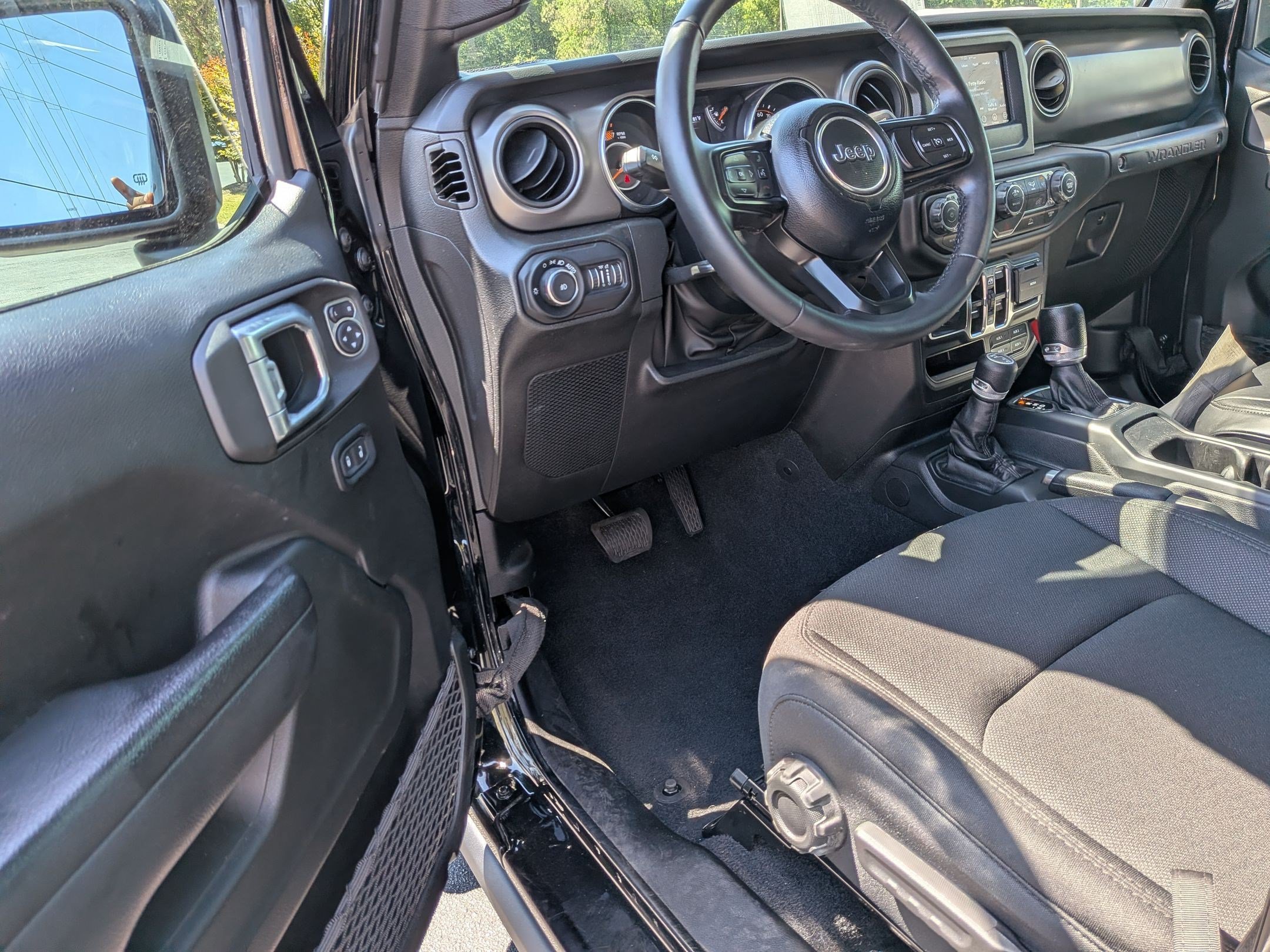 Used 2022 Jeep Wrangler Unlimited Sport AWD/4WD image 11