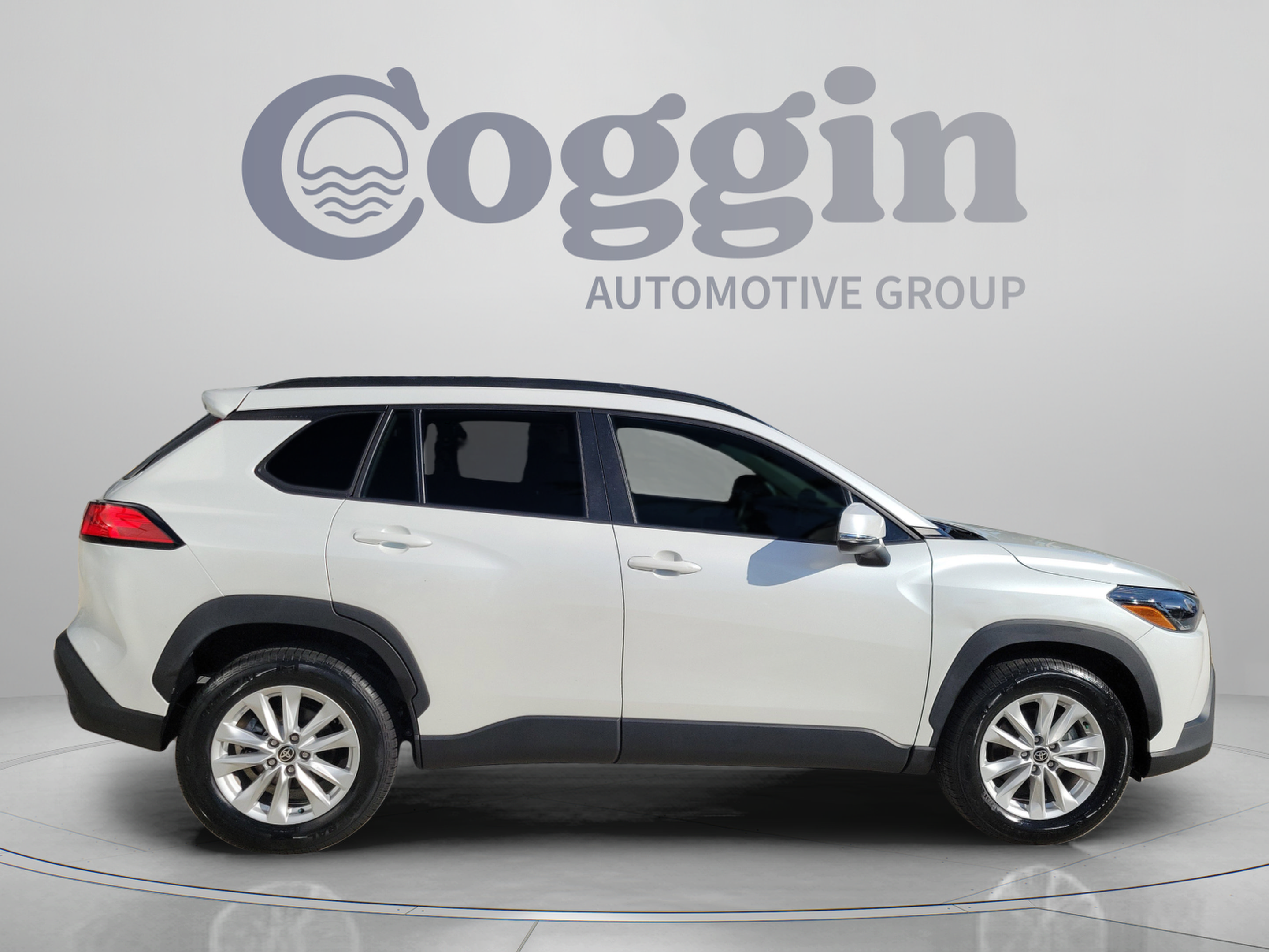 Used 2022 Toyota Corolla Cross LE FWD image 4