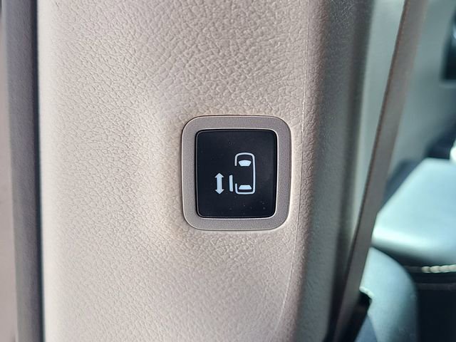 Used 2023 Chrysler Pacifica Touring-L FWD image 14