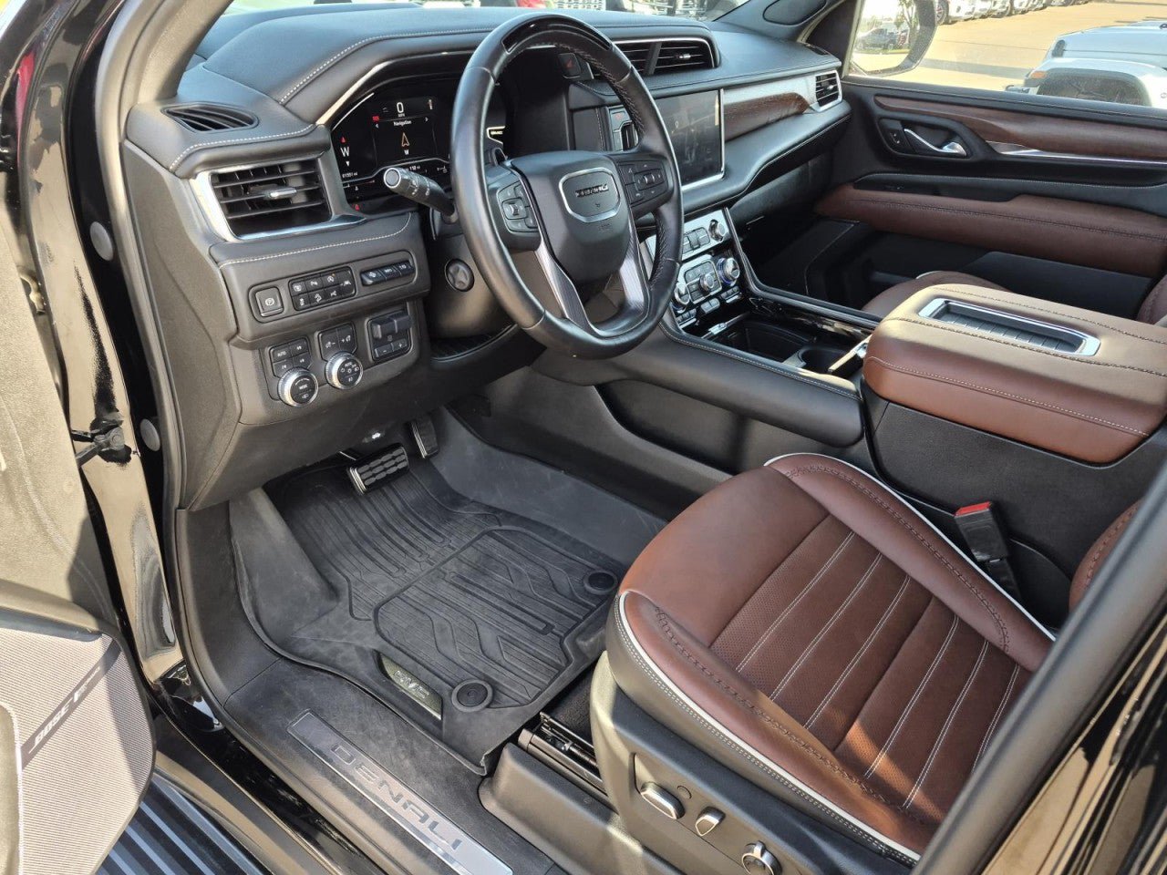 Used 2023 GMC Yukon Denali Ultimate w/ LPO, Floor Liner Package AWD/4WD image 13