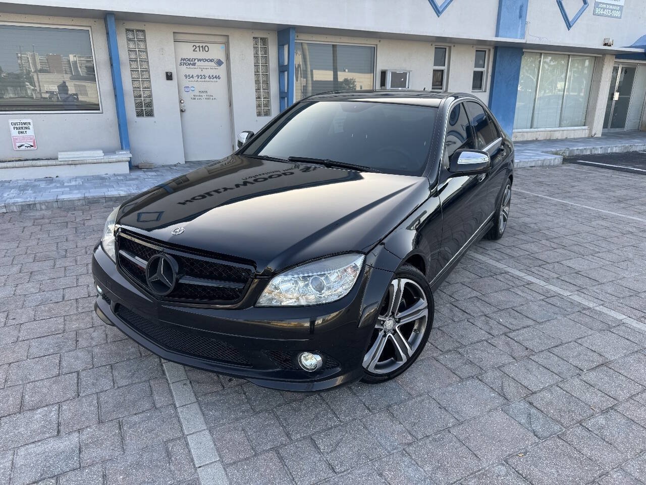 Used 2009 Mercedes-Benz C 300 Sedan image 2
