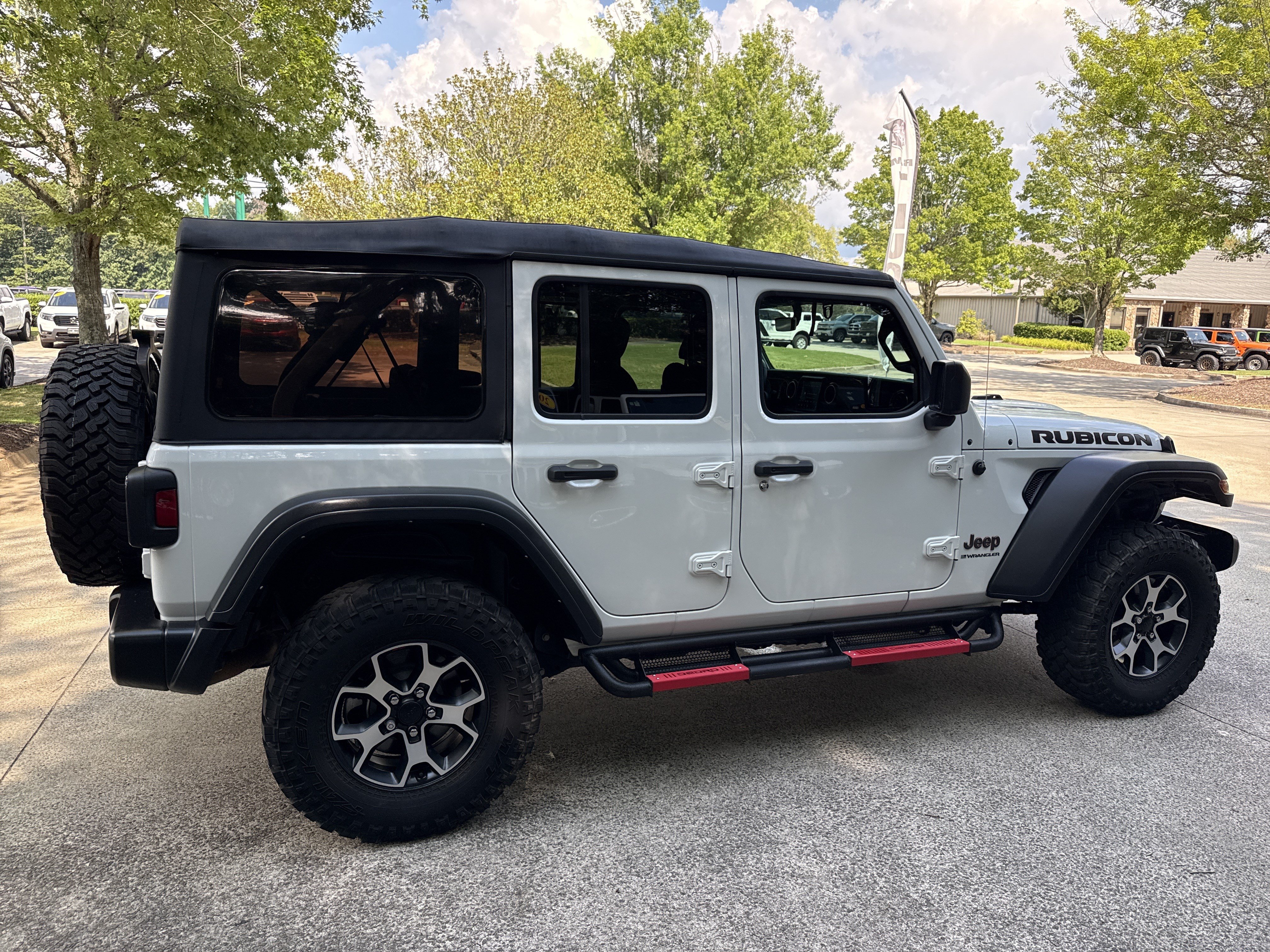Used 2023 Jeep Wrangler Unlimited Rubicon w/ Cold Weather Group AWD/4WD image 8