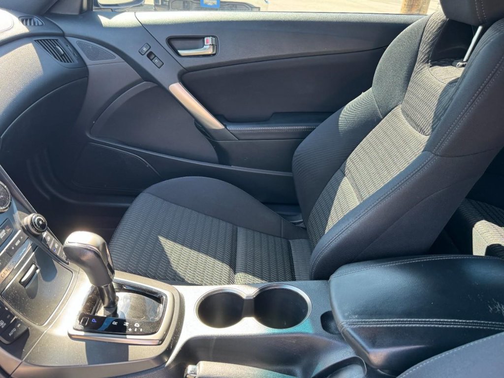 Used 2016 Hyundai Genesis 3.8 RWD image 10