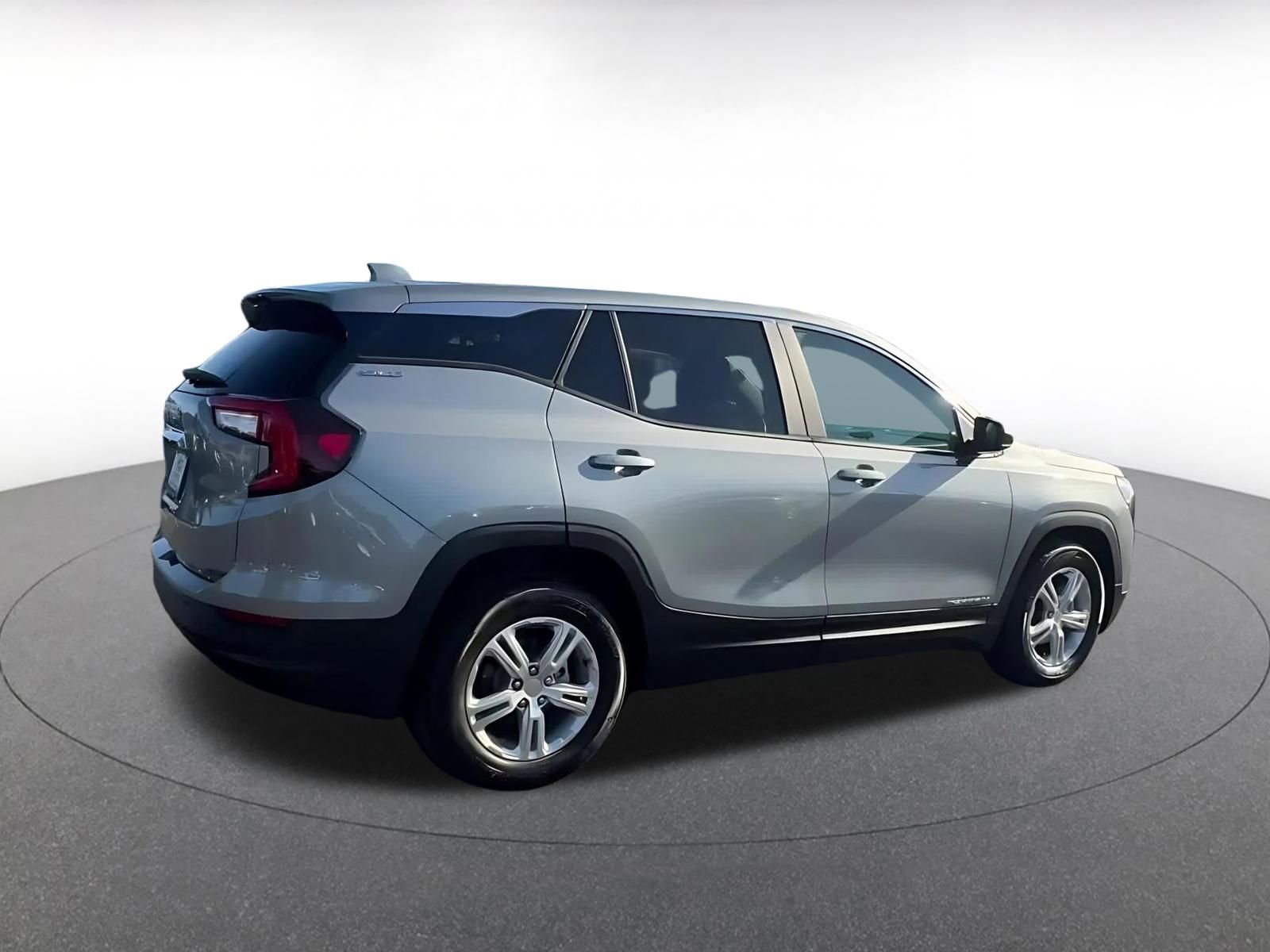 Used 2024 GMC Terrain SLE FWD image 15