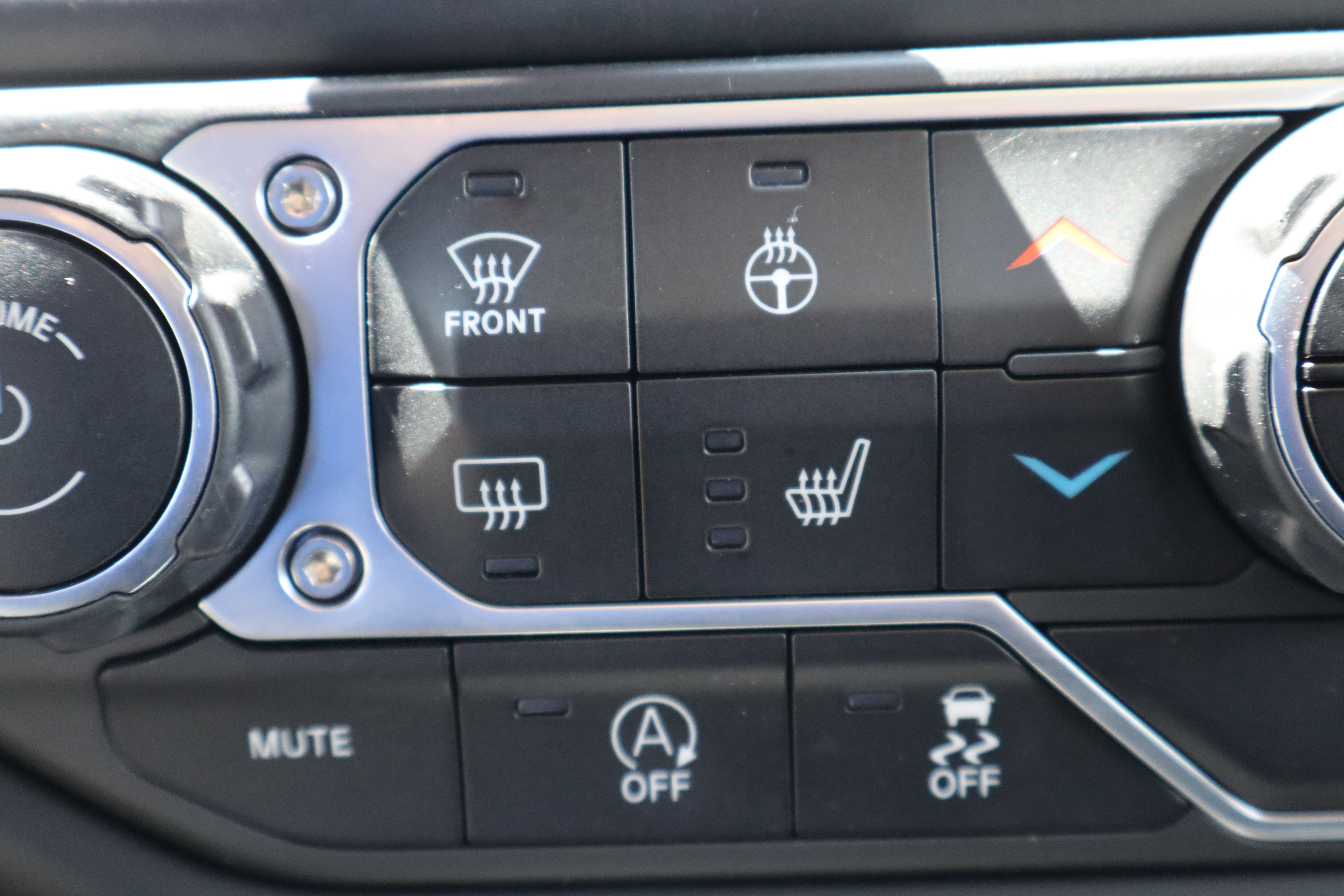 Used 2021 Jeep Wrangler Unlimited Sahara w/ LED Lighting Group AWD/4WD image 23