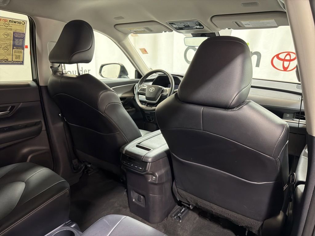 Used 2024 Toyota Grand Highlander AWD image 13