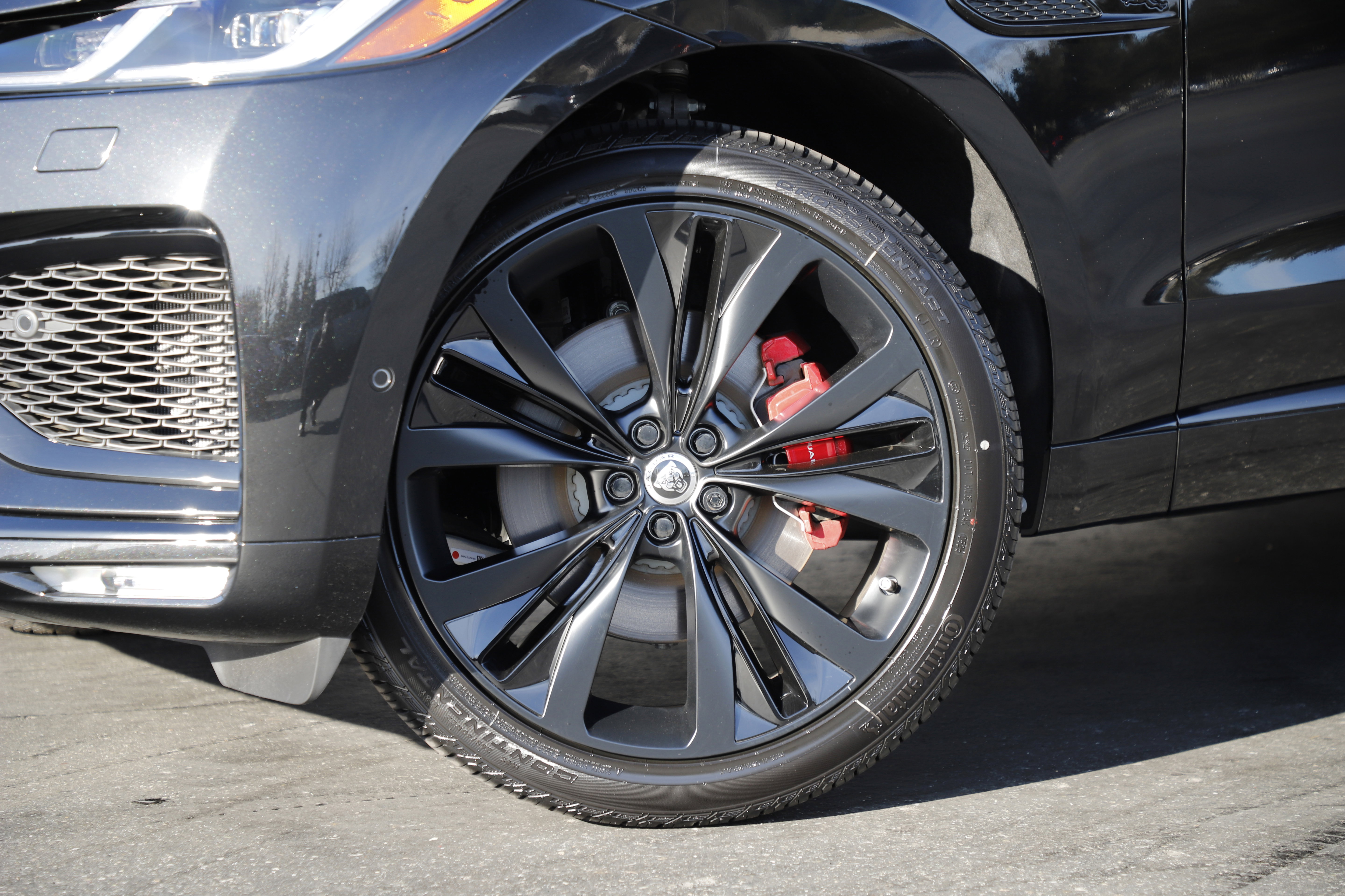 New 2026 Jaguar F-PACE R-Dynamic S image 2