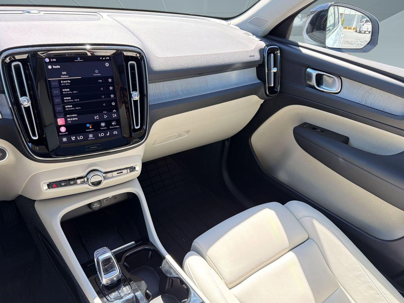 Used 2024 Volvo XC40 B5 Plus w/ Protection Package Premier image 26