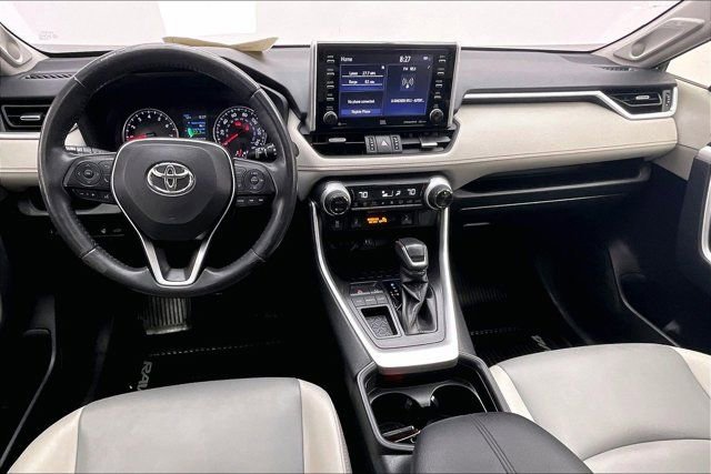 Used 2019 Toyota RAV4 XLE Premium w/ Cold Weather Package FWD image 15