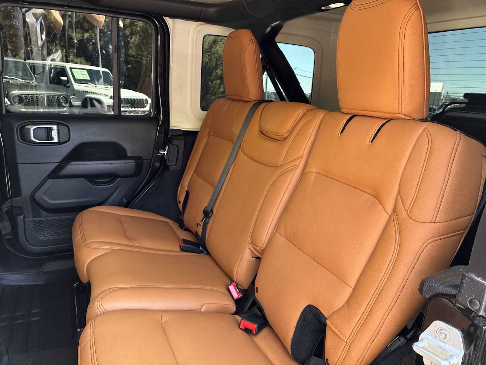 Used 2022 Jeep Wrangler Unlimited Sahara w/ LED Lighting Group AWD/4WD image 24