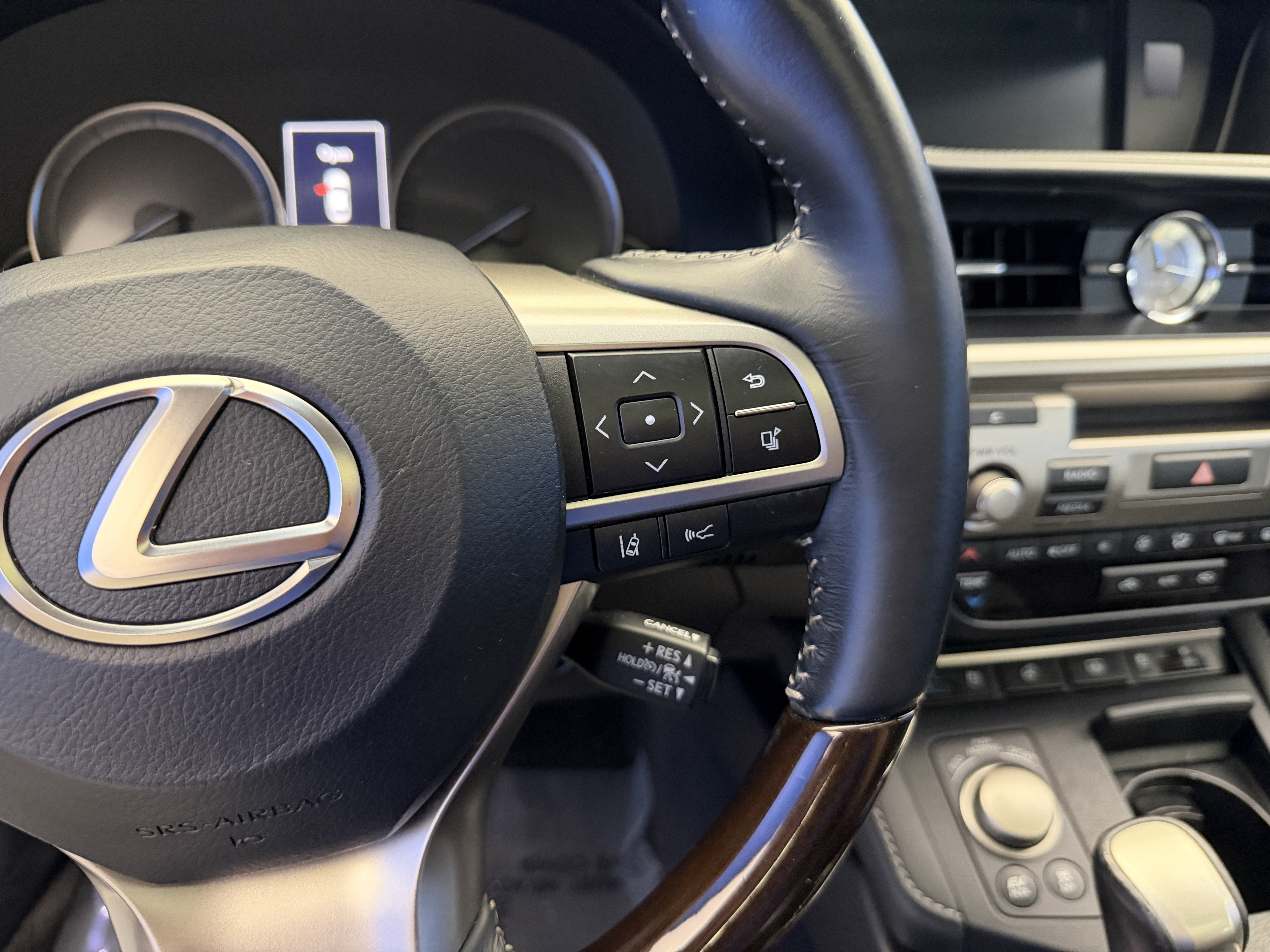 Used 2016 Lexus ES 300h w/ Luxury Package w/Wood Trim FWD image 16