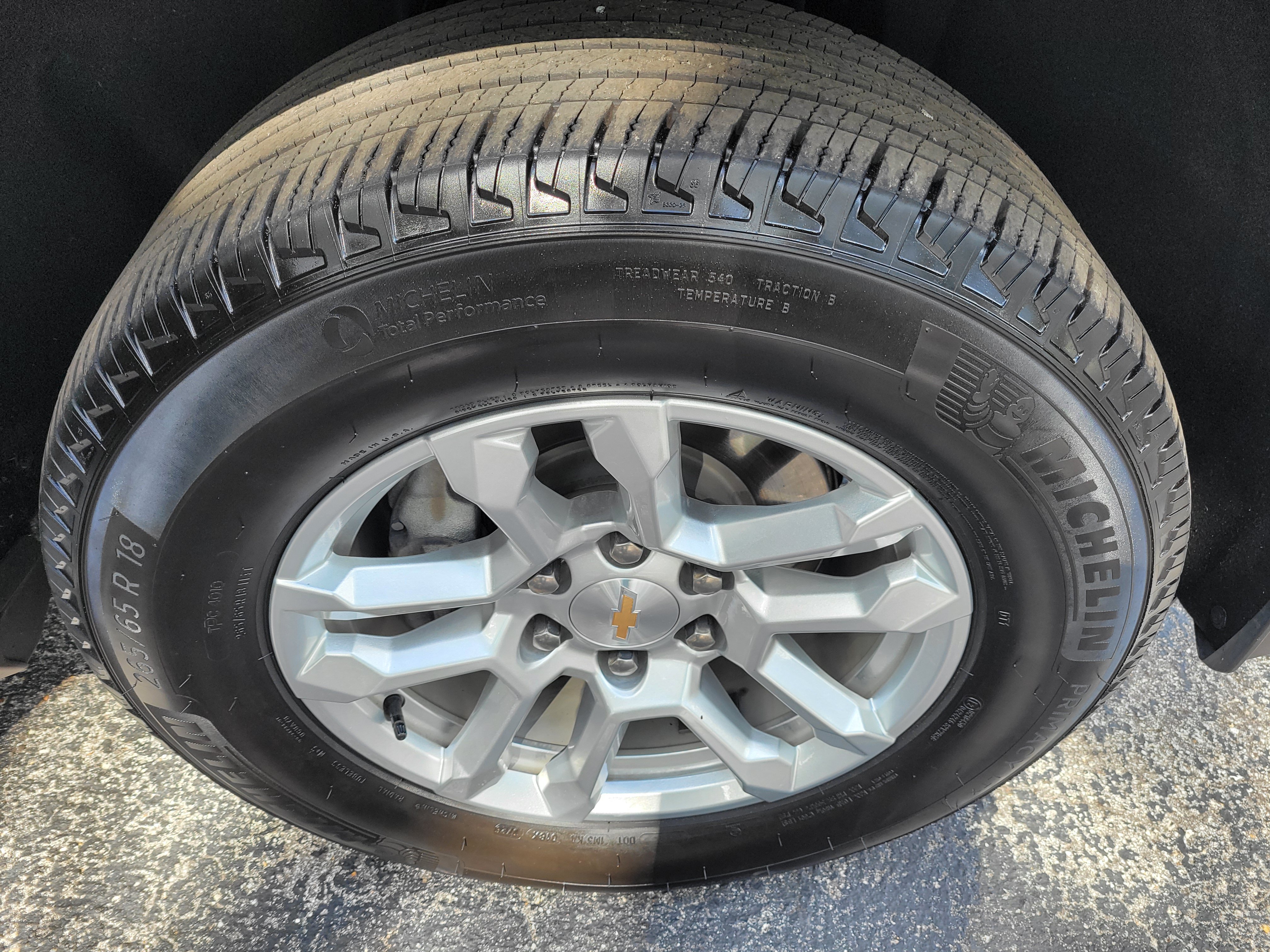 Used 2026 Chevrolet Suburban LT w/ Comfort Package RWD image 44