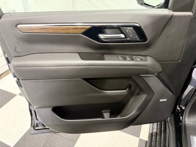 New 2026 Chevrolet Suburban High Country image 17