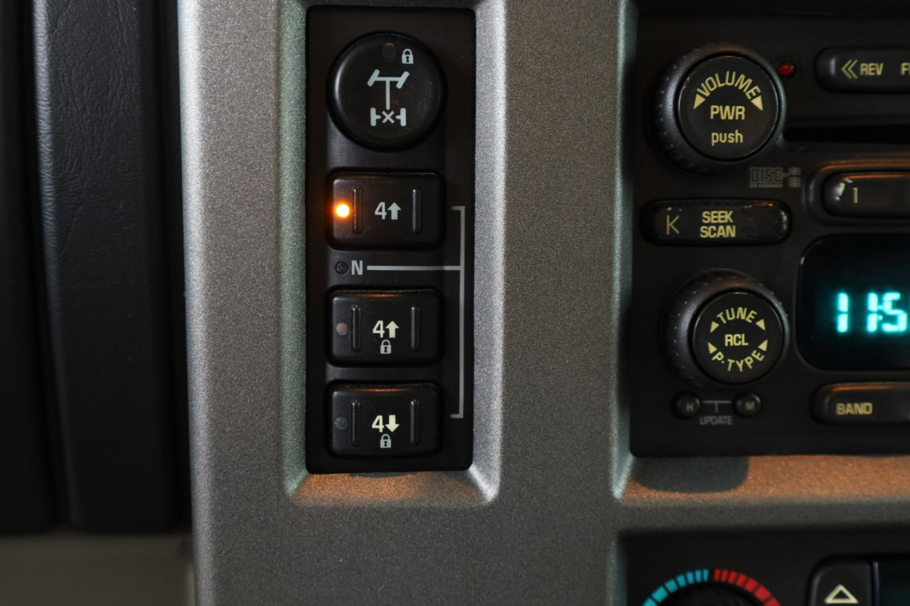 Used 2003 HUMMER H2 w/ Preferred Equipment Group image 42