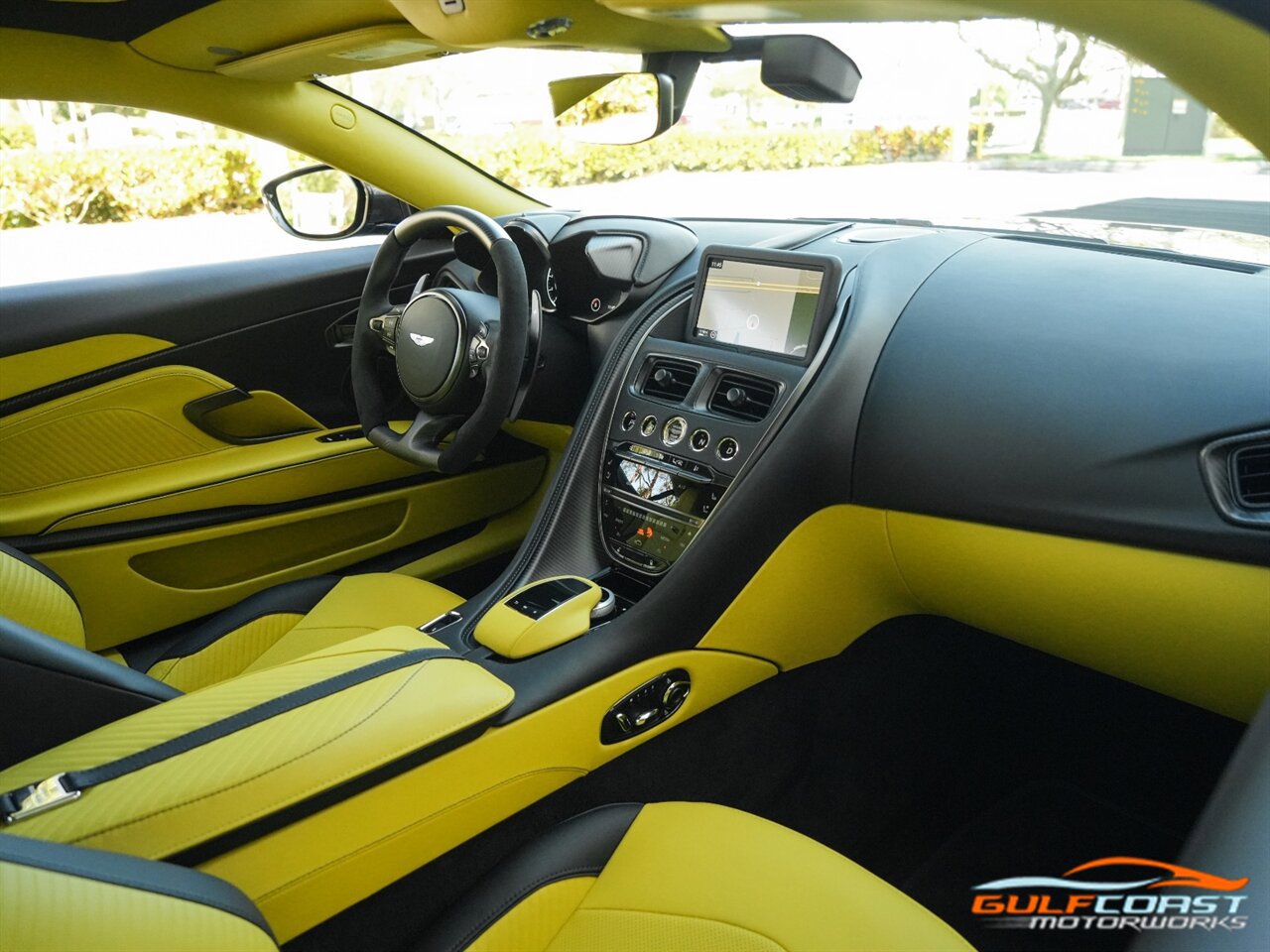 Used 2023 Aston Martin DBS Coupe RWD image 32