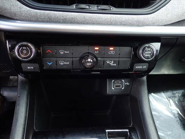 Used 2024 Jeep Compass Latitude AWD/4WD image 18