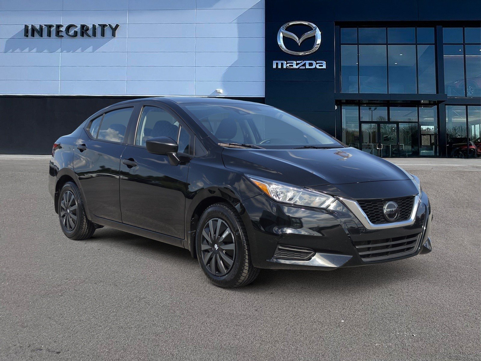 Used 2021 Nissan Versa S FWD image 2