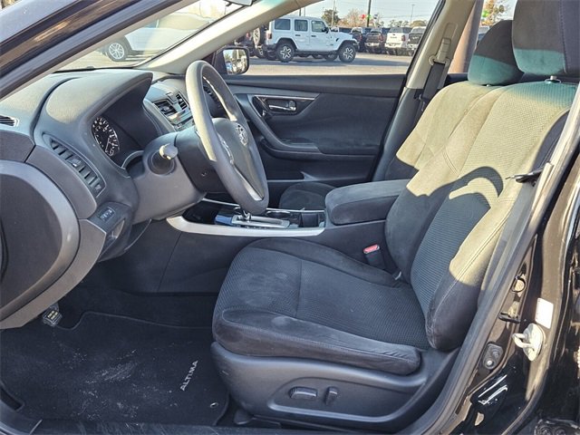 Used 2014 Nissan Altima 2.5 S w/ Sport Value Package image 3