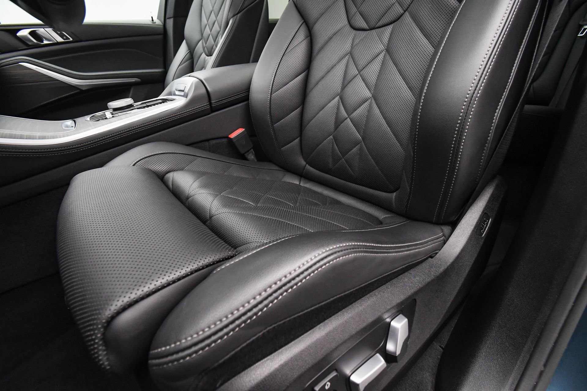 Used 2024 BMW X5 xDrive40i w/ Parking Assistance Package image 52