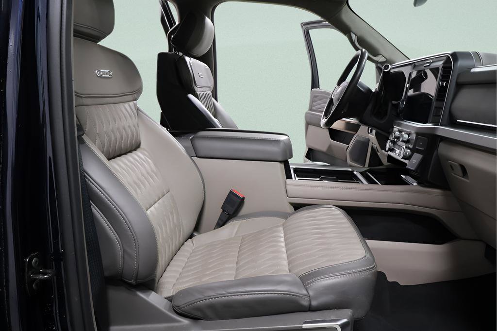 Used 2025 Ford F250 Platinum w/ Platinum Plus Package image 32