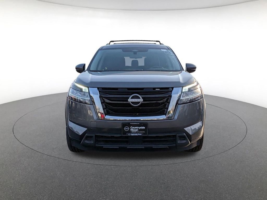 Used 2022 Nissan Pathfinder SV image 2