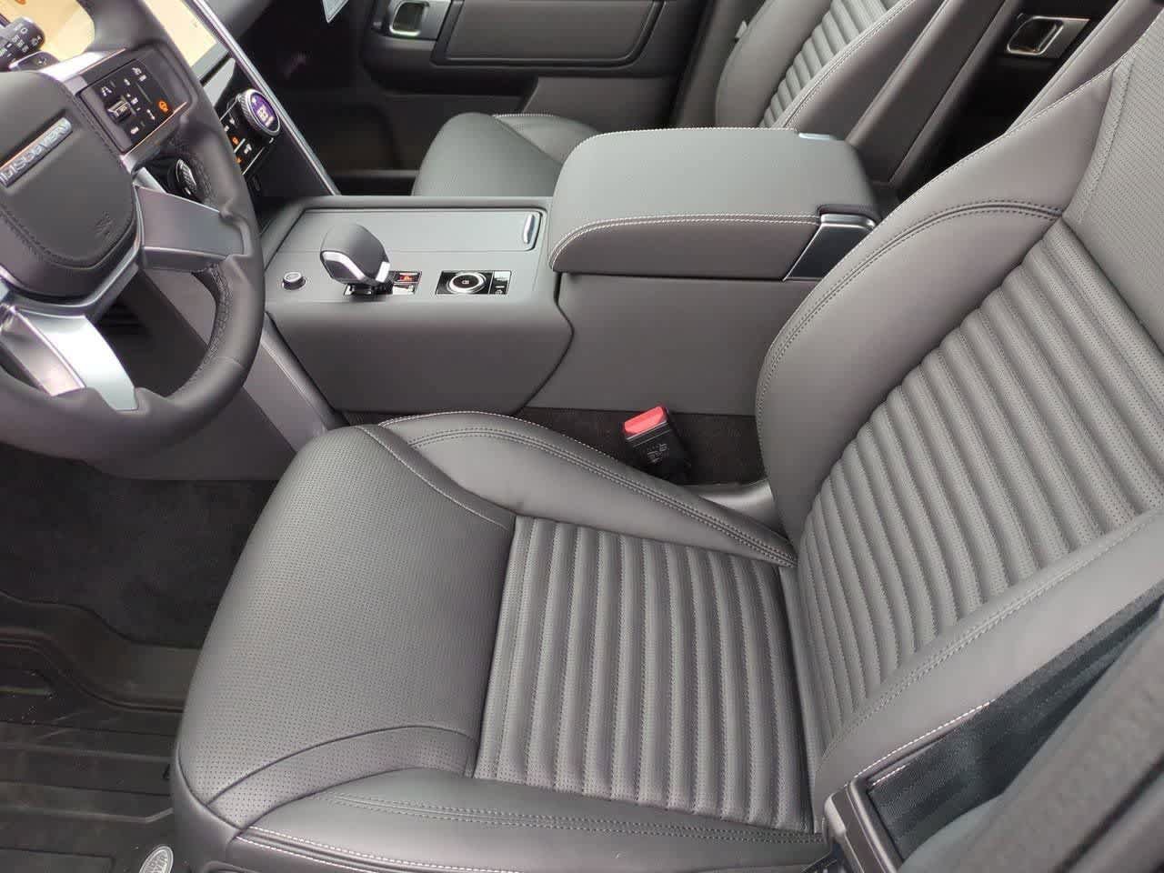 New 2026 Land Rover Discovery Limited Edition AWD/4WD image 16