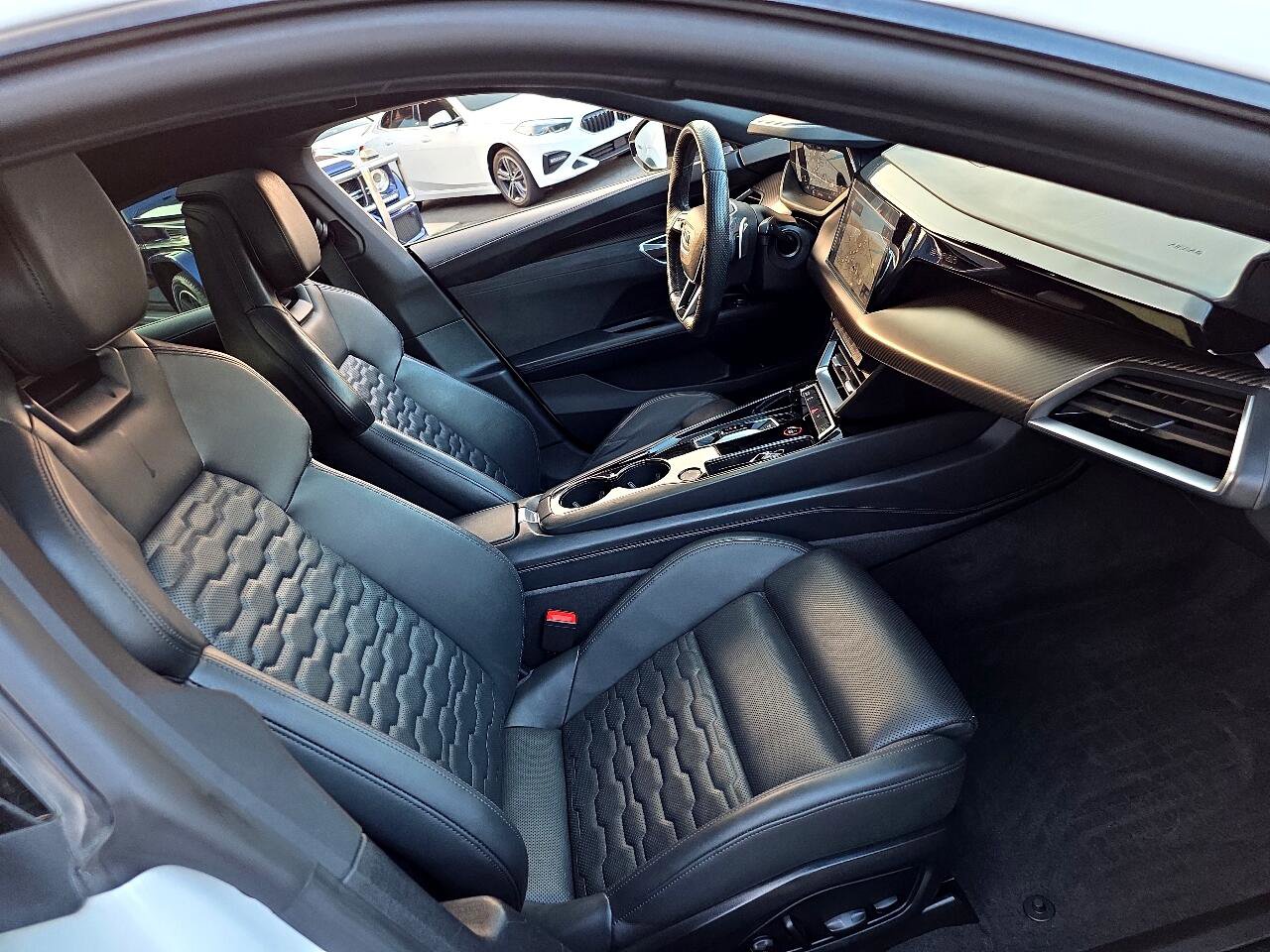 Used 2022 Audi e-tron GT Premium Plus w/ Performance Package image 39