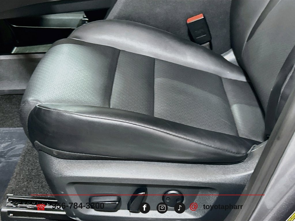 Used 2023 Nissan Rogue SV w/ SV Premium B Package FWD image 17