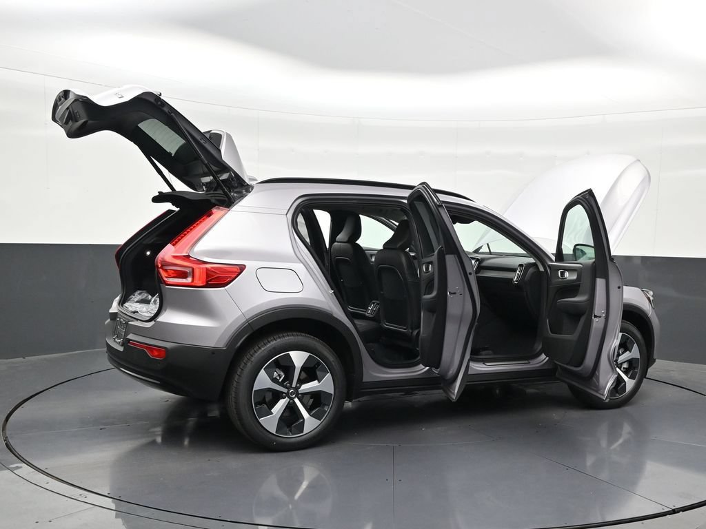 New 2026 Volvo XC40 B5 Plus w/ Protection Package Premier AWD/4WD image 29