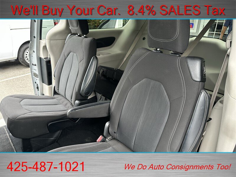 Used 2022 Chrysler Voyager LX FWD image 23