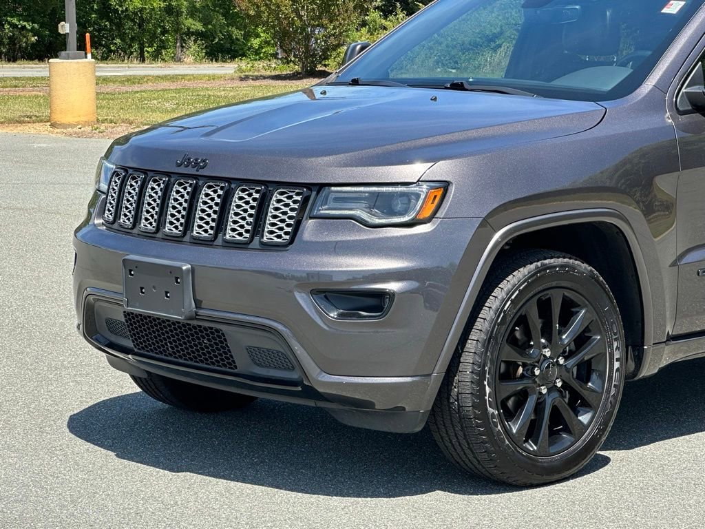 Used 2020 Jeep Grand Cherokee Altitude AWD/4WD image 38