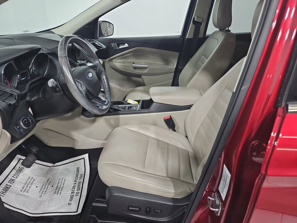 Used 2019 Ford Escape Titanium image 10