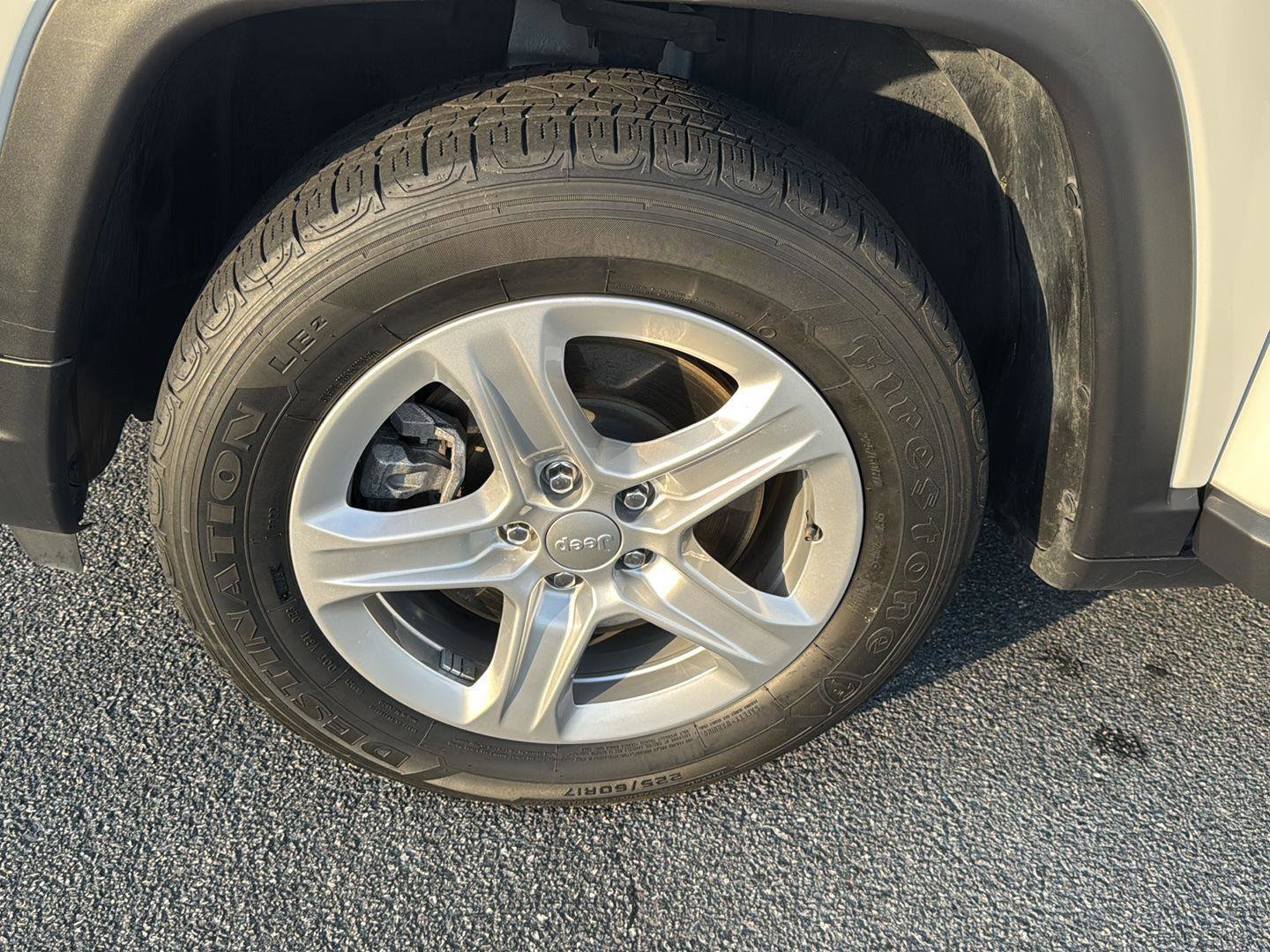 Used 2023 Jeep Compass Sport image 29