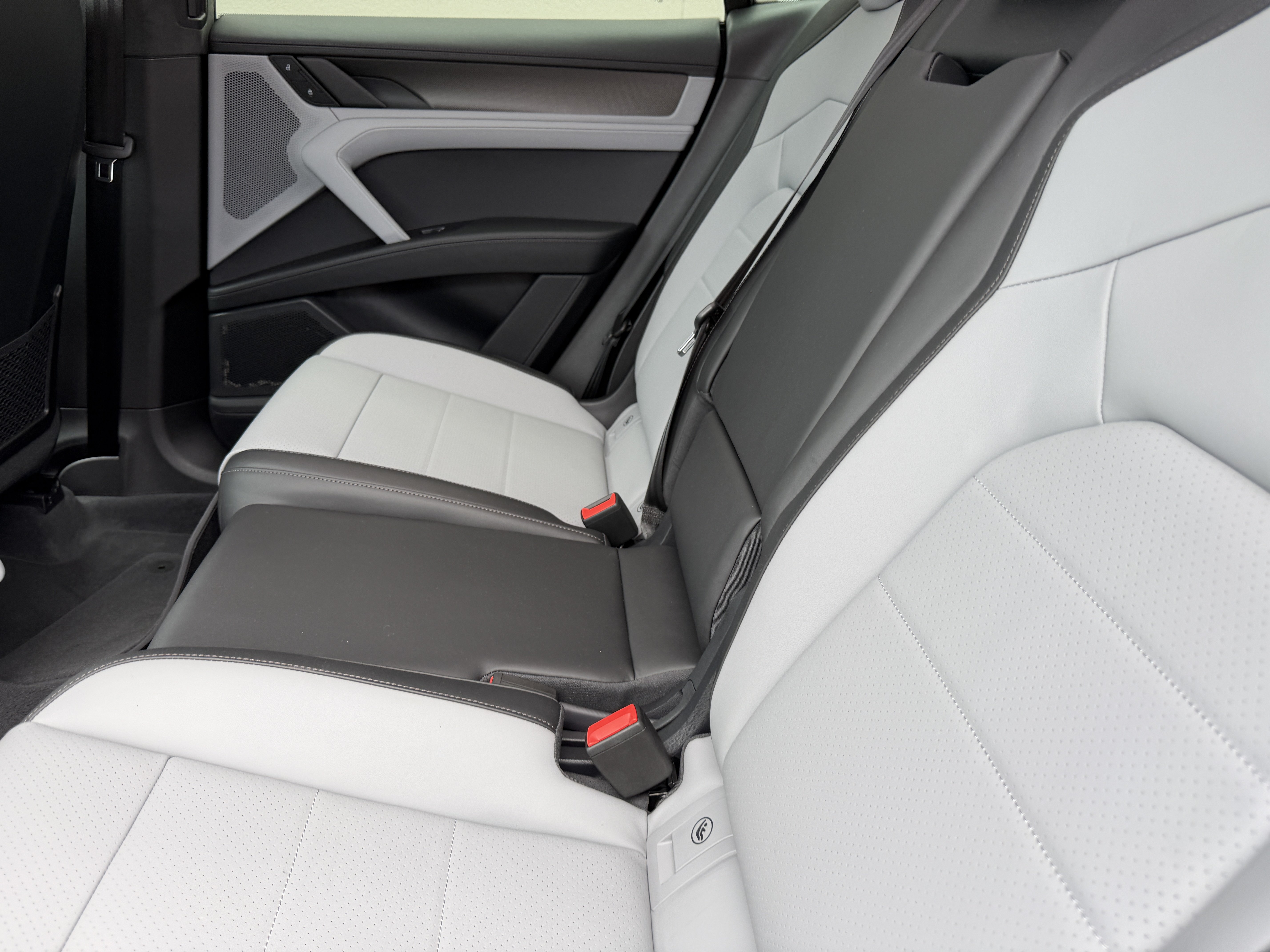 New 2026 Porsche Cayenne Turbo Electric AWD/4WD image 20