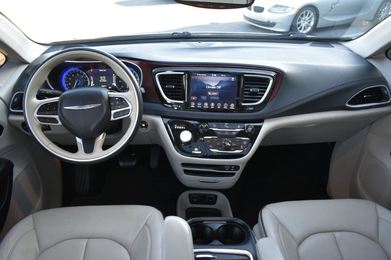 Used 2020 Chrysler Pacifica Limited image 11