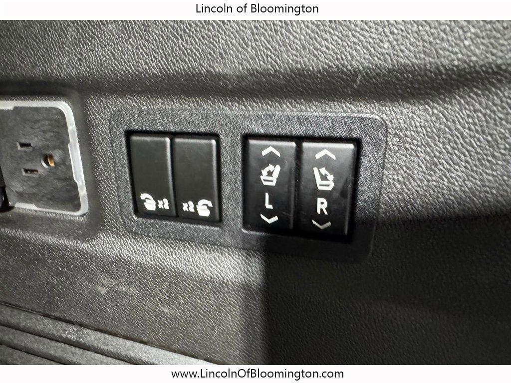 Used 2021 Chevrolet Suburban Premier w/ Premium Package image 30