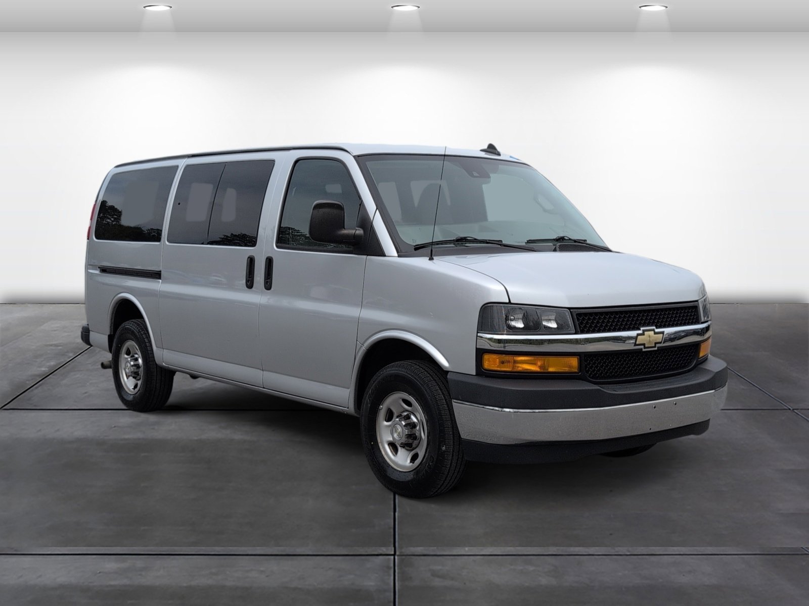 Used 2021 Chevrolet Express 3500 LT w/ LT Preferred Equipment Group RWD image 2