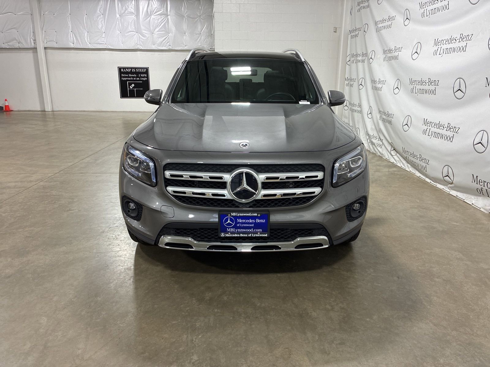 Used 2022 Mercedes-Benz GLB 250 4MATIC image 2
