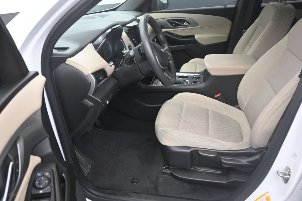 Used 2023 Chevrolet Traverse LS FWD image 10