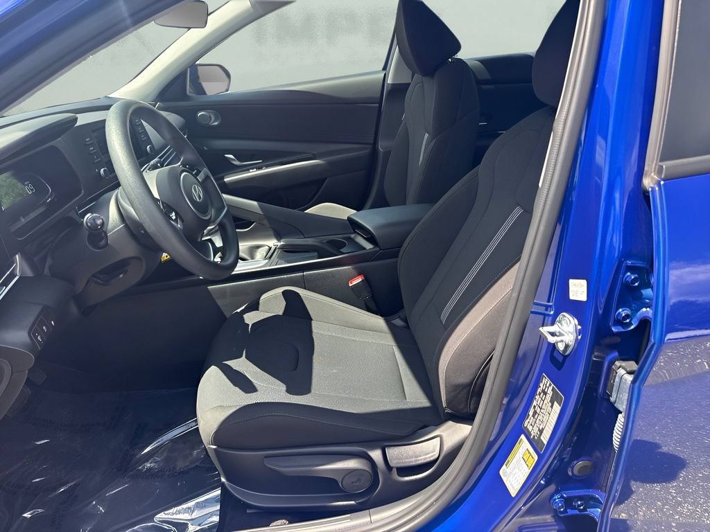 Used 2026 Hyundai Elantra SE FWD image 5