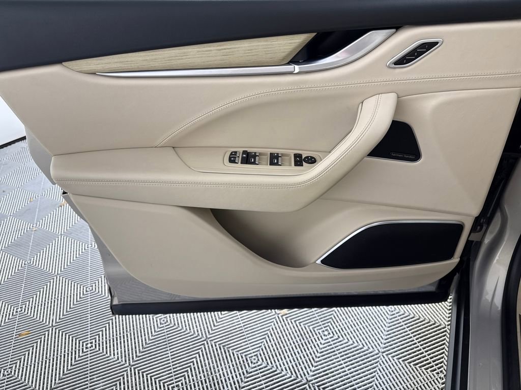 Used 2018 Maserati Levante GranLusso image 10