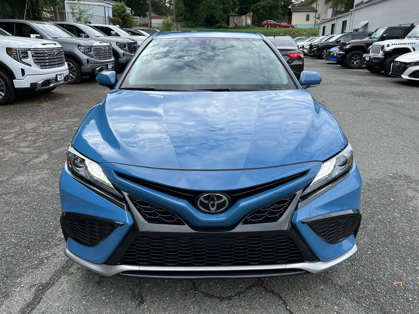 Used 2024 Toyota Camry XSE FWD image 2