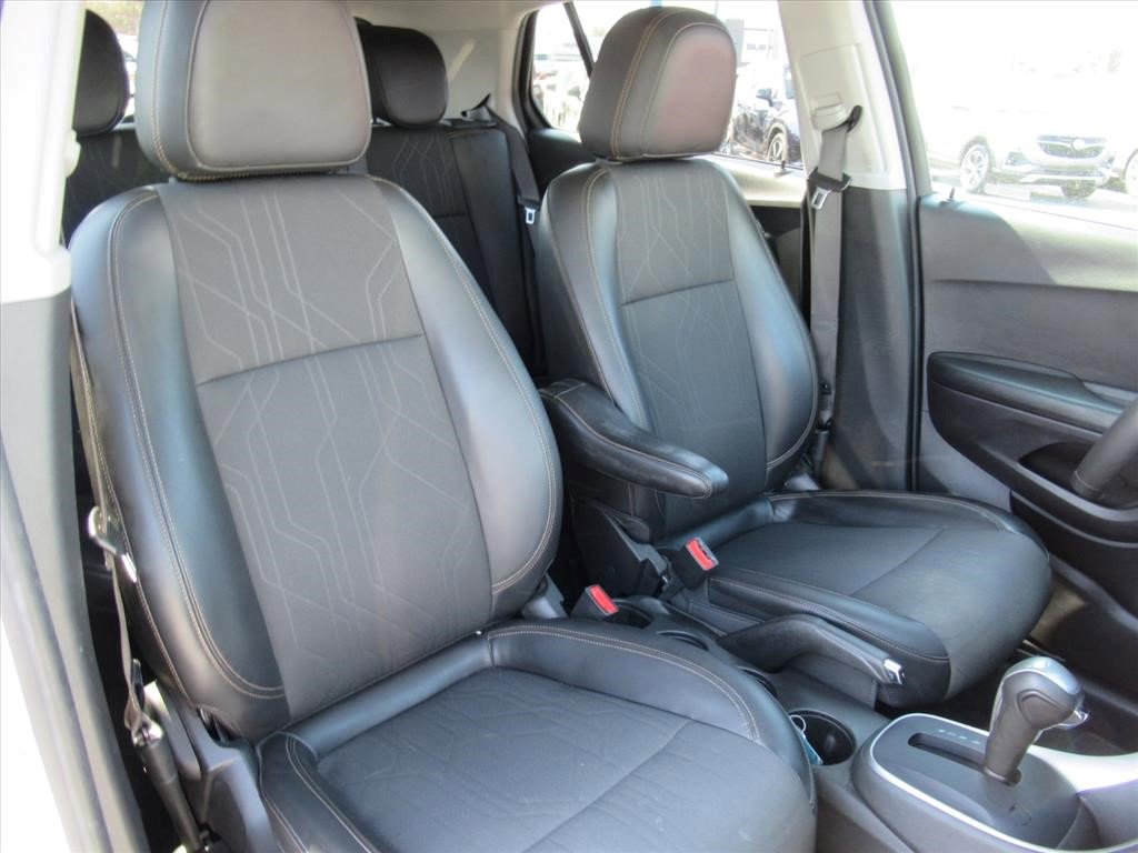 Certified 2022 Chevrolet Trax LT w/ LT Convenience Package image 9