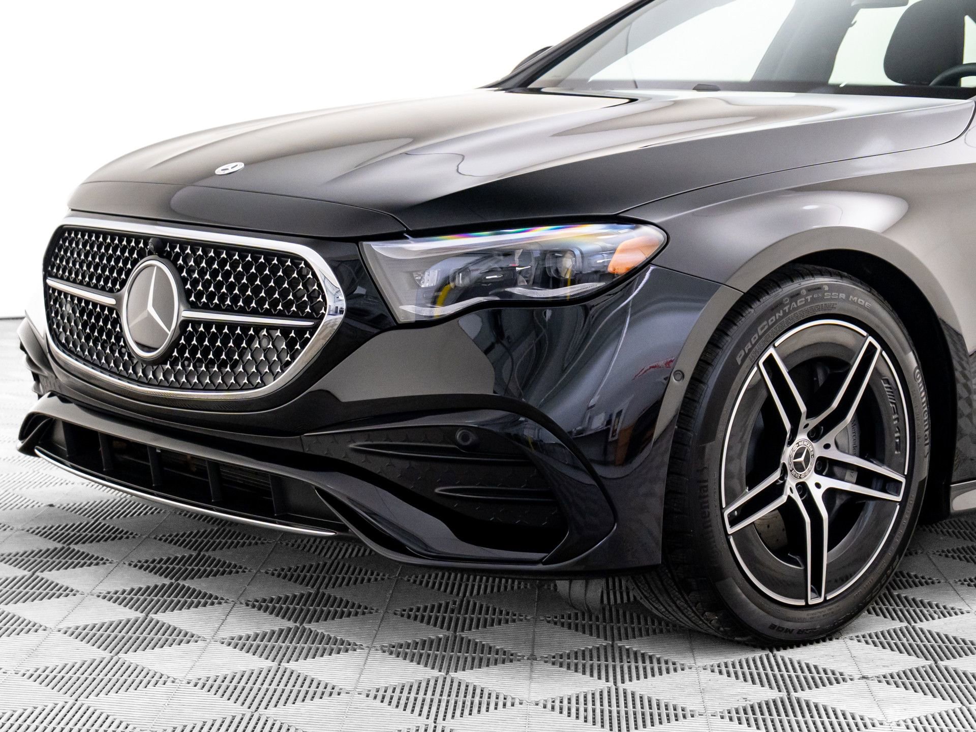 Used 2025 Mercedes-Benz E 450 4MATIC Sedan image 40