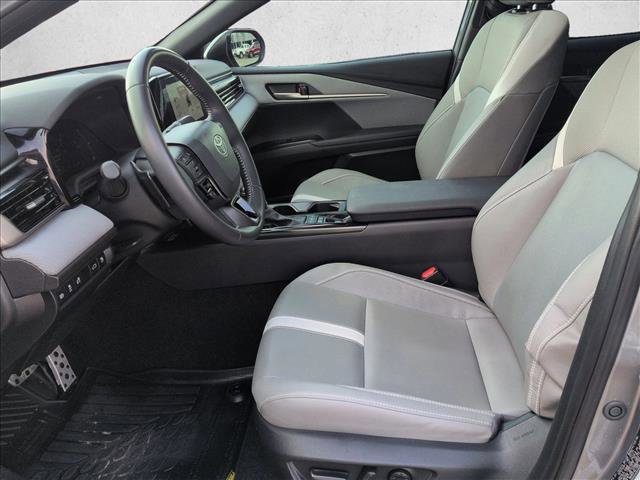 Used 2025 Toyota Camry SE image 14