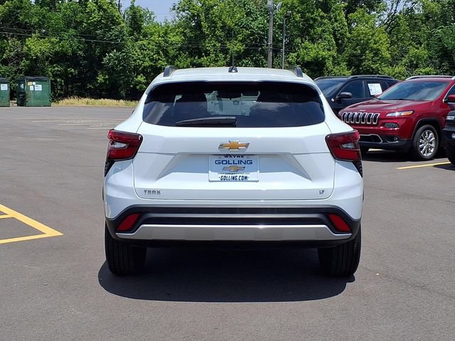 Used 2024 Chevrolet Trax LT w/ LT Convenience Package FWD image 22