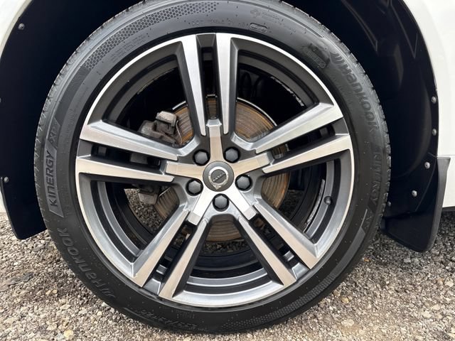 Used 2019 Volvo XC60 T5 Momentum w/ Multimedia Package AWD/4WD image 28