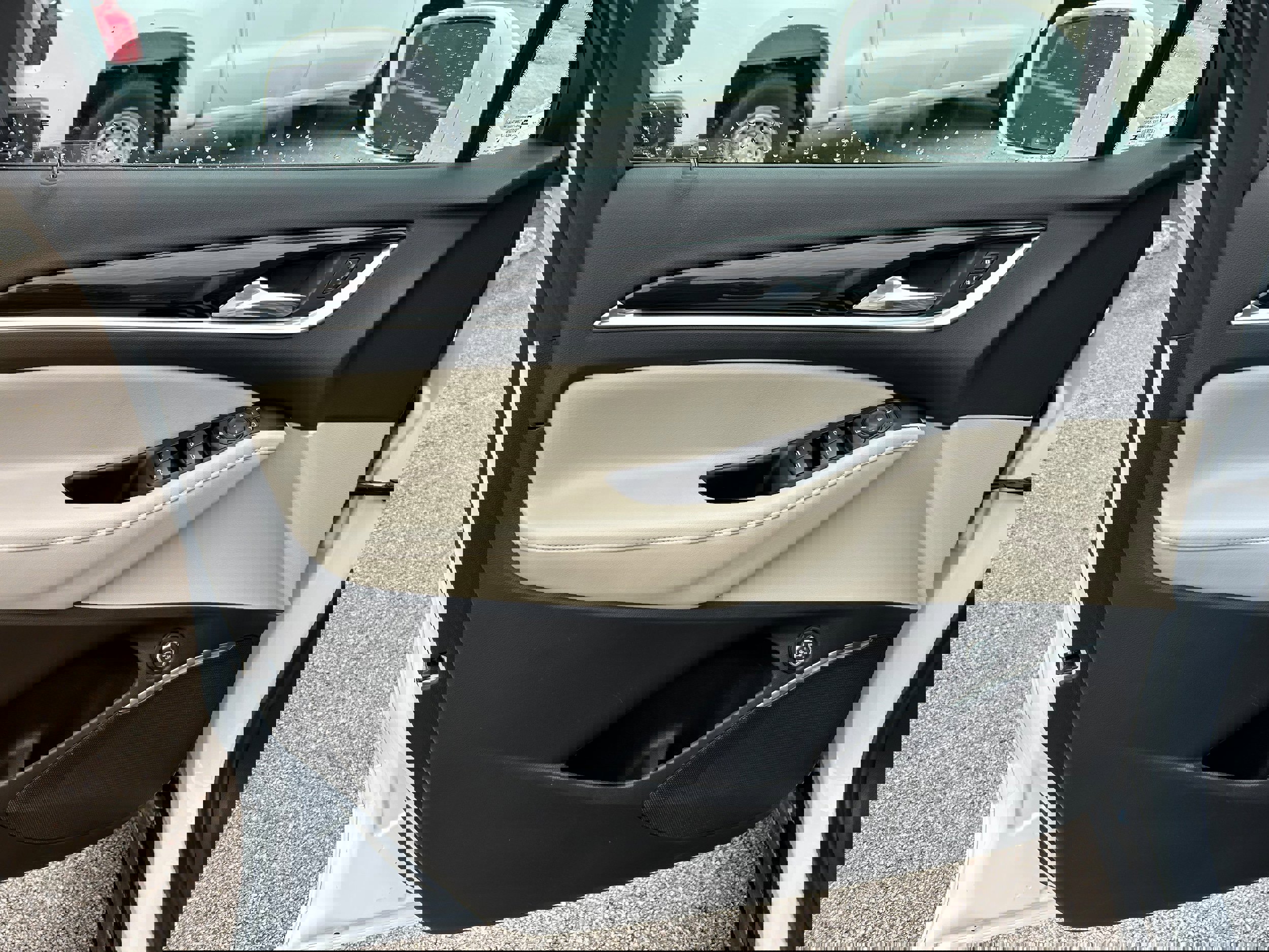 Used 2019 Buick Enclave Essence FWD image 11